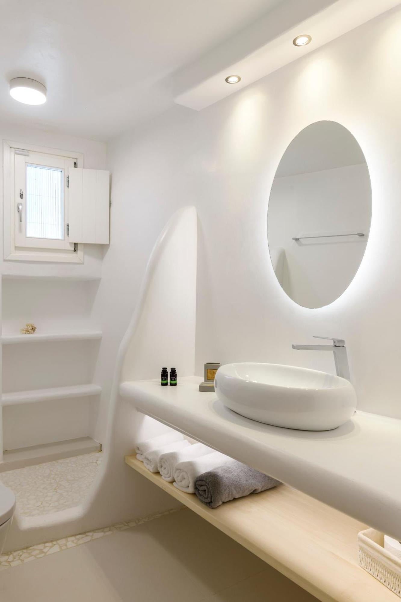 Willa Mykonos 4 Bedroom Pool