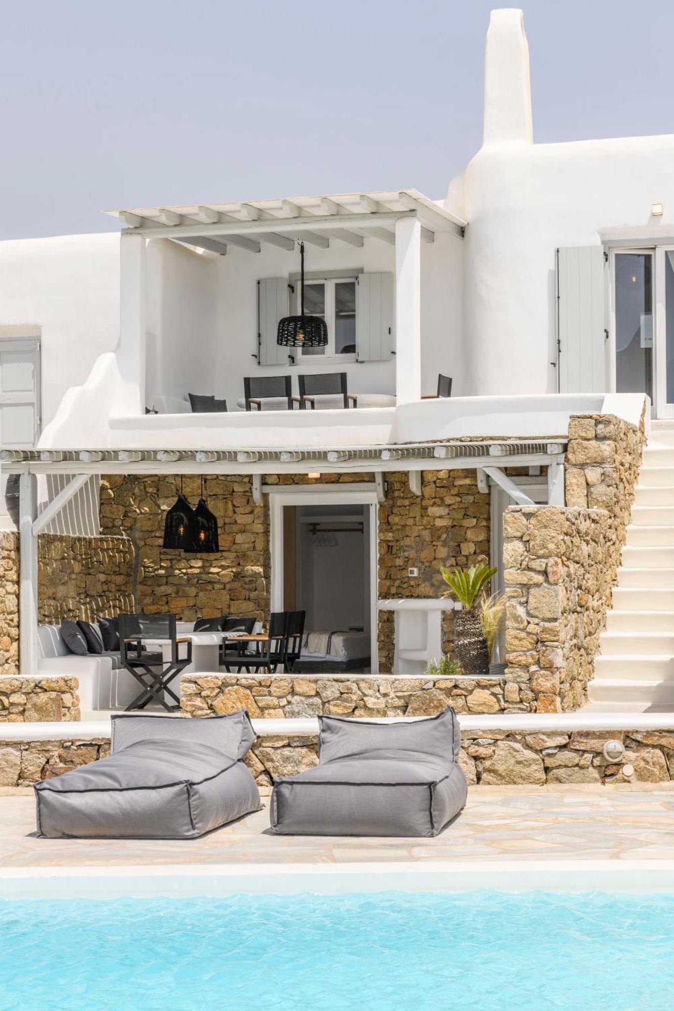 Willa Mykonos 4 Bedroom Pool